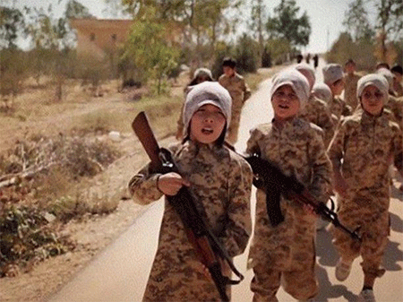 menores en un campo de entrenamiento de Daesh Daesh ejecuta a doce niños por “no querer ser terroristas”